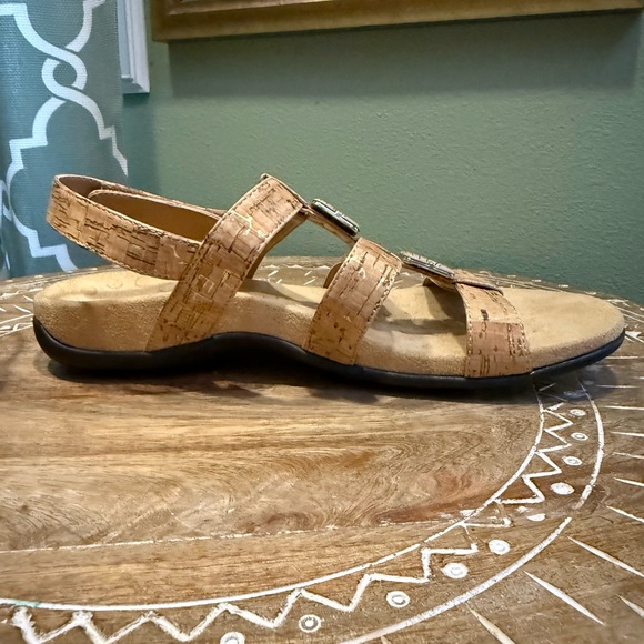 NWOT Vionic Amber Tan Strappy Sandals - Size 8 - Picture 11 of 15